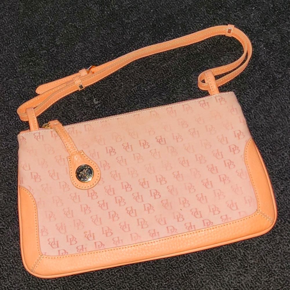 Dooney & Bourke | Slim Zip Top| Classic